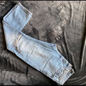 Forever 21 Slim Distressed Jeans (32)